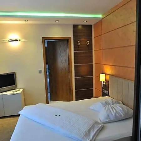 Bergischer Hof Hotel 3*